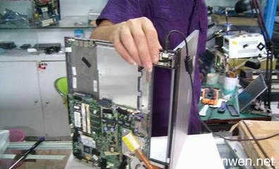 當硬件遇見代碼 跨越電腦維修與軟件開發的思維橋梁